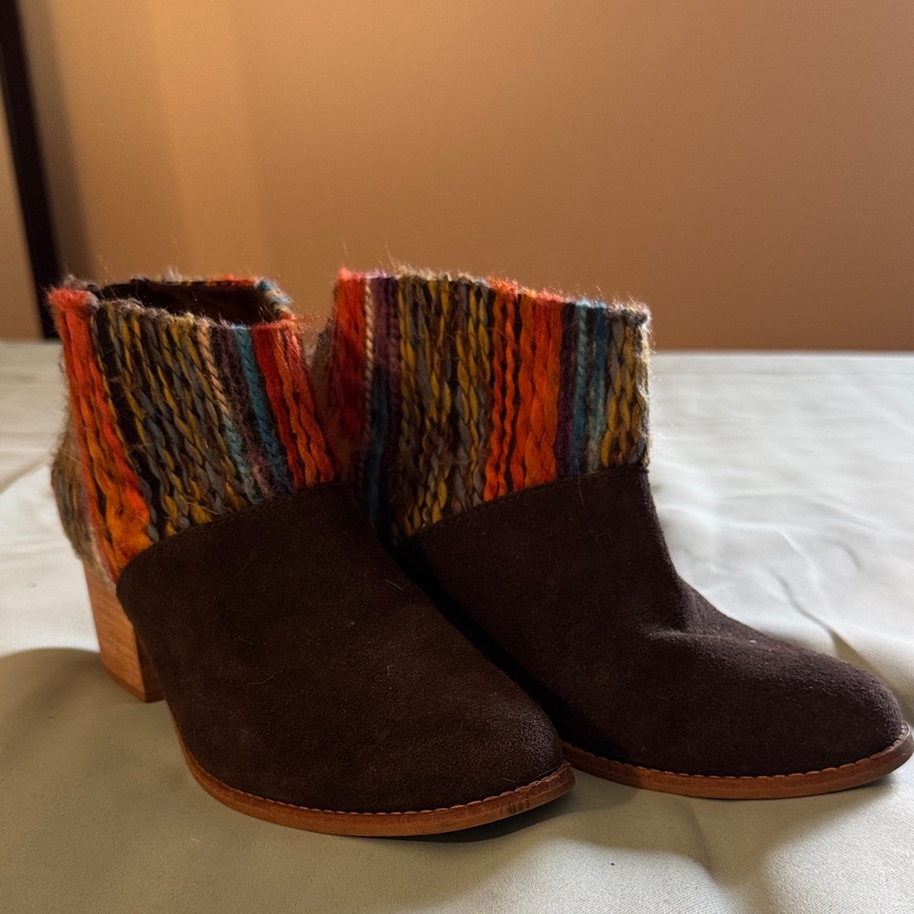 TOMS Brown Suede Ankle Boots with Multicolor Knit Cuff, size 8
